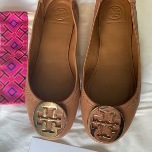 Tory Burch  Minnie travel ballet with metal logo
